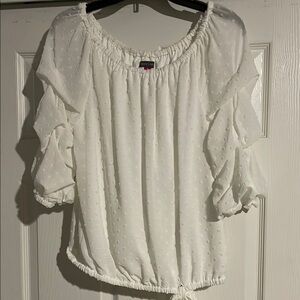 Vince Camuto White Textured Blouse with Ruffle Sleeves